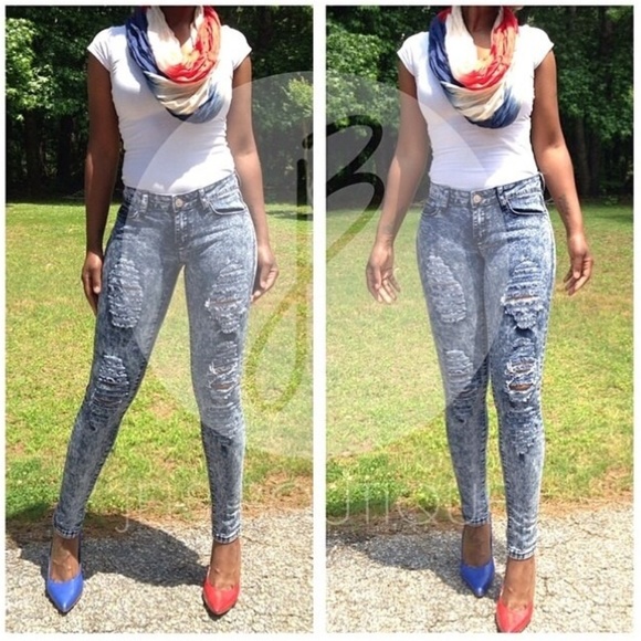 Denim - NWT Butt-Her-Fly Distressed Jeans